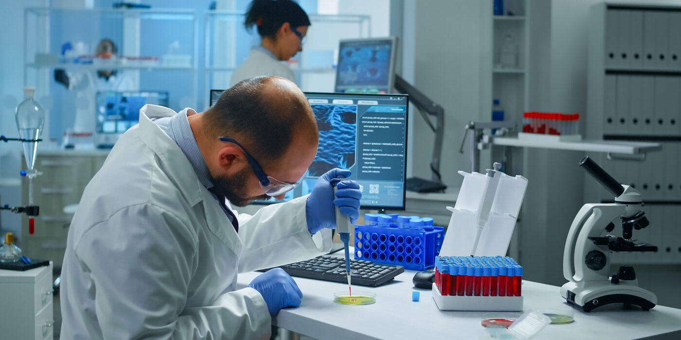 laboratorio-cientifico-farmaceutica-photo-freepik